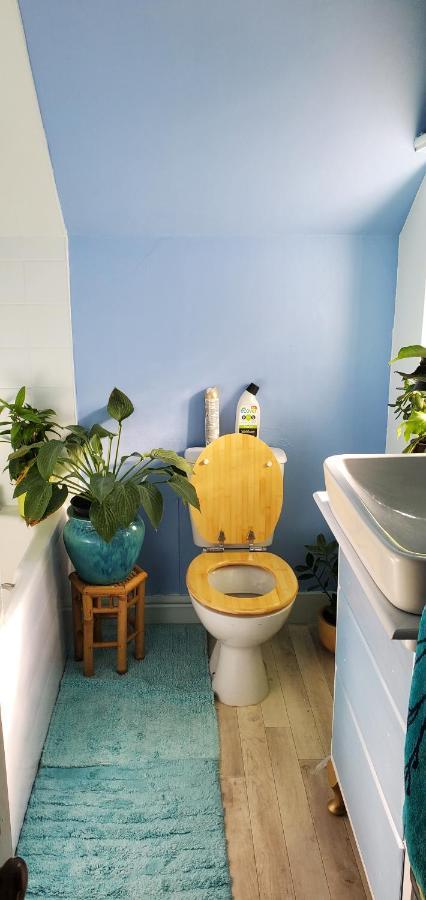 Lotus Pod House Homestay Horsell Екстериор снимка